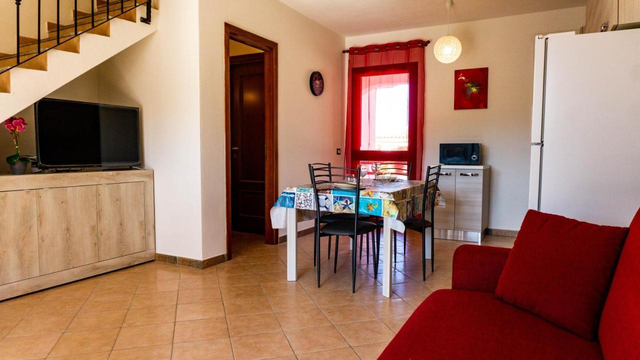 סאן תאודורו Appartamento Sette Posti Vicino Al Centro Di San Teodoro מראה חיצוני תמונה