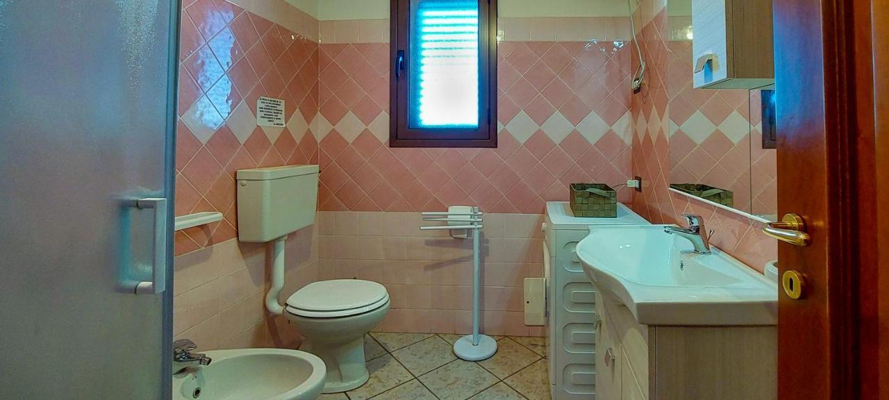 סאן תאודורו Appartamento Sette Posti Vicino Al Centro Di San Teodoro מראה חיצוני תמונה
